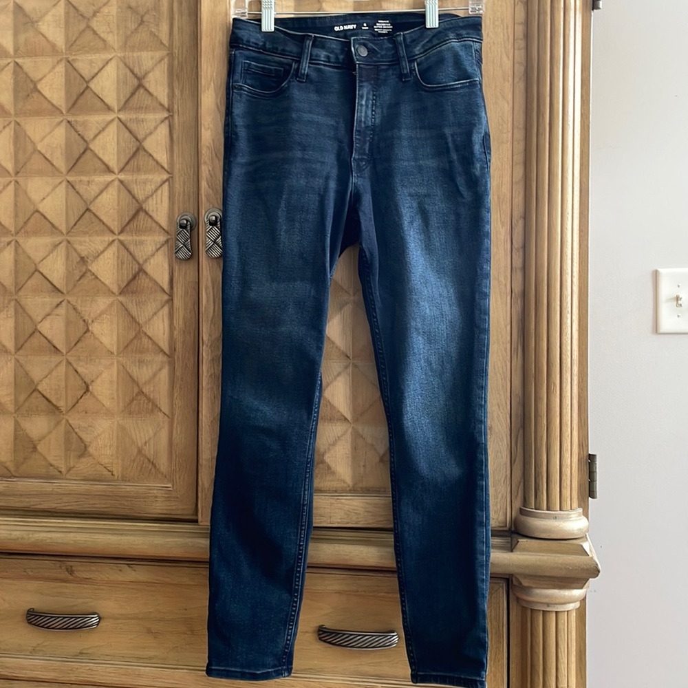 EUC Old Navy Rockstar Super Skinny High-Rise Jeans 8 Short
